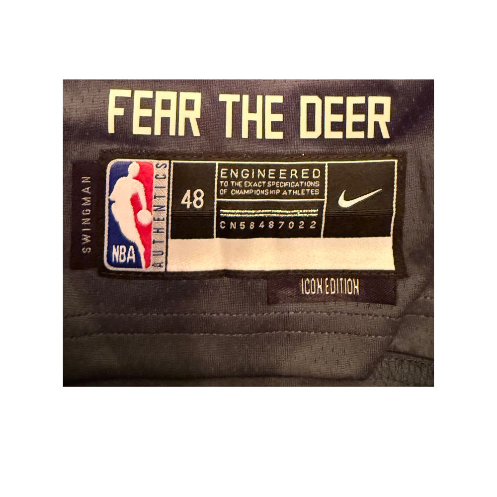 Giannis Antetokounmpo – Jersey Autographié – Beckett Witnessed