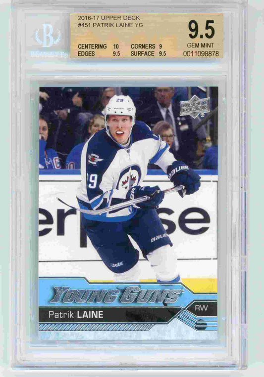 Patrik Laine Young Guns 2016 Upper Deck BGS 9.5 devant Winnipeg Jets